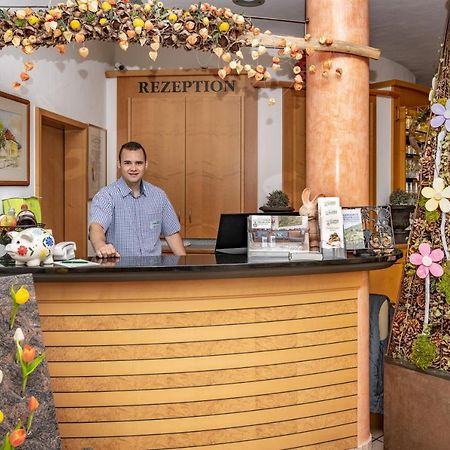 Hotel-Restaurant Haus Nicklass Ingelfingen Esterno foto